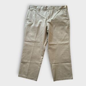 Dockers signature khaki flat front relax fit D4 men’s size 40 x 29.